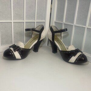 Lola Ramona Black and White Heels Sz 8 EU 38 3 1/2" Heel